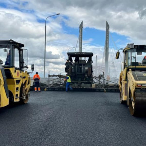 На мосту через Оку на трассе М-12 под Муромом уложили последние метры асфальта