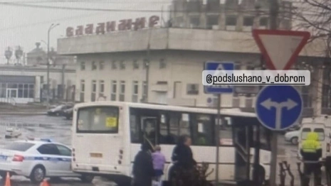 Во Владимире автобус с пассажирами влетел в опору ЛЭП