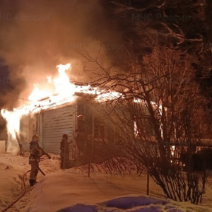 В Гусь-Хрустальном мощный пожар уничтожил жилой дом
