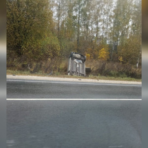 Появилось фото вошедшей вертикально в землю машины под Владимиром