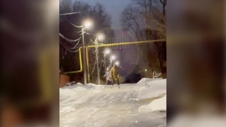 В Покрове люди начали кататься на коньках по обледеневшим улицам