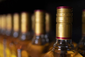 Табак и алкоголь в России могут начать продавать по биометрии
