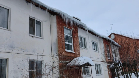 В Суздальском районе крыши 20 многоквартирных домов очистили от снега и наледи