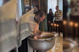 Владимирского священника отстранили от крещений после скандального видео 