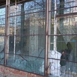 Во Владимире неизвестные разгромили три огромных витрины