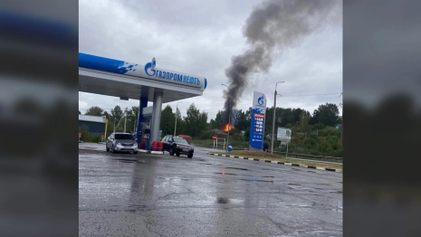 Во Владимирской области вблизи заправки сгорел дом