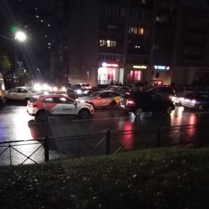 Во Владимире легковушка влетела в столб