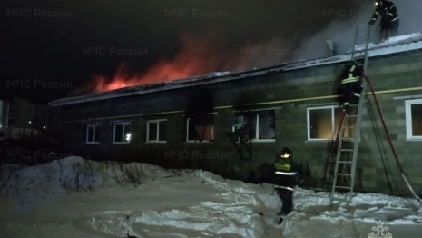 Во Владимирской области загорелся склад