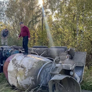 На М-7 в Камешковском районе перевернулась бетономешалка