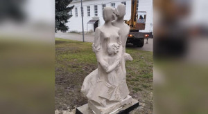 На улицах Владимира начали устанавливать скульптуры с фестиваля «Белого камня»