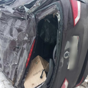 На М-7 под Петушками иномарка влетела в снежный вал и перевернулась