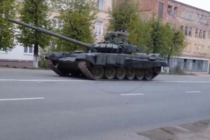По улицам крупного города во Владимирской области проехали танки