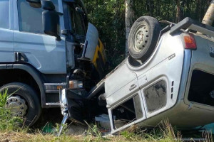 Под Гусь-Хрустальным произошла смертельная авария: «Нива» залетела под грузовик