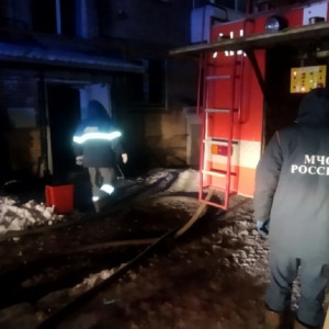 Под Александровом из горящего дома эвакуировали 13 человек