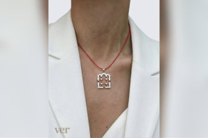 Дизайнеры представили украшение в стиле владимирского храма Покрова на Нерли