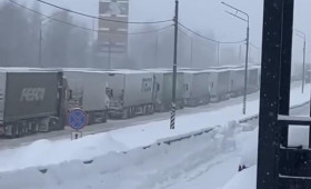 На Пекинке во Владимире выросла глухая пробка из фур