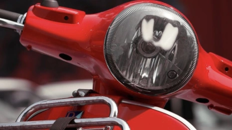 Во Владимире иномарка сбила 22-летнего парня на мопеде