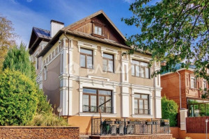 Во Владимире выставили на продажу элитный дом за 90 млн рублей