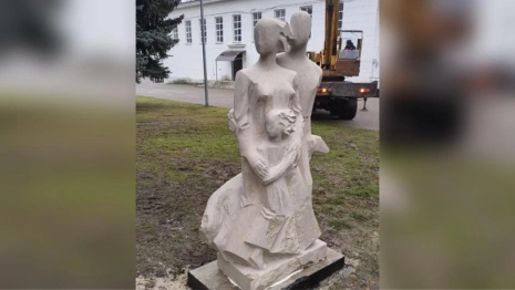 На улицах Владимира начали устанавливать скульптуры с фестиваля «Белого камня»