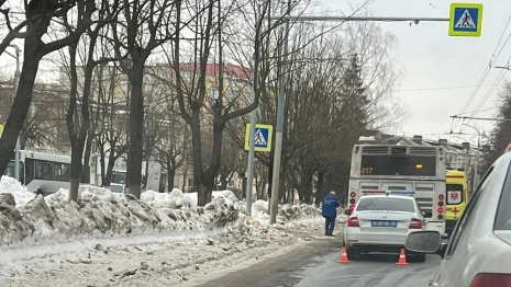Очевидцы: у Центрального парка во Владимире насмерть сбили человека