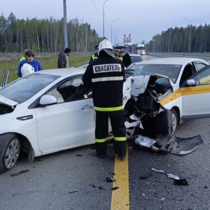 На М-12 в Судогодском районе столкнулись легковушка и машина такси