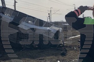 В Ярославской области пассажирский автобус влетел в поезд: 8 человек погибли