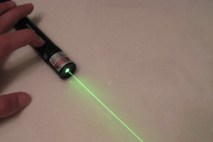 Во Владимире несколько детей получили ожог сетчатки глаза из-за лазерной указки