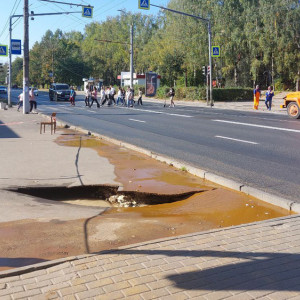 Во Владимире у пединститута провалился асфальт