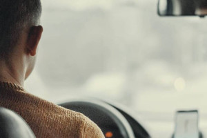 Во Владимире таксист сбил 22-летнего парня