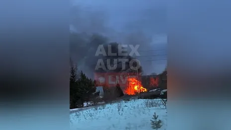 Под Александровом мощный пожар уничтожил частный дом