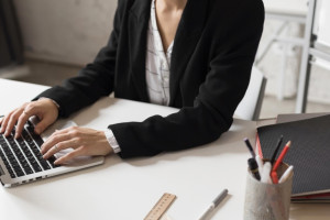 Жительницу Коврова будут судить за клевету на пристава в Интернете