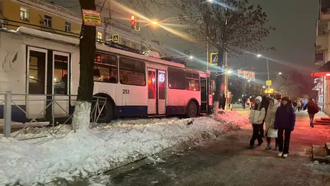 Во Владимире на заснеженной улице произошли сразу три аварии