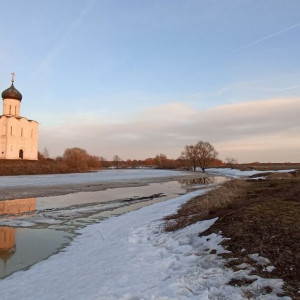 Во Владимирской области 12 га земли у храма Покрова на Нерли выставили на продажу
