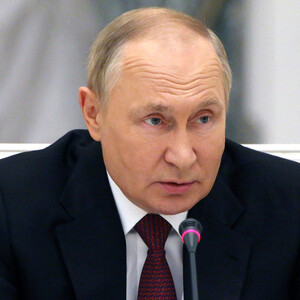 Путин подписал пакет поправок к УК о военной службе