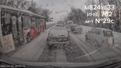 Во Владимире водитель автобуса №29 решил объехать пробку по встречке и нарушил ПДД