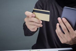 Жителя Нижнего Новгорода осудили на 2 года за обман пенсионерки из Гороховца