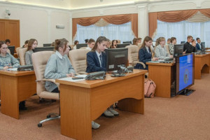 Во Владимире 55 учеников поступили в «Школу юного законотворца»