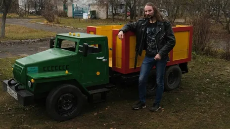 «Главный металл – музыка». Что рассказал создатель детского парка из грузовиков в Коврове