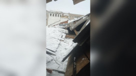 Сразу две крыши домов рухнули в Вязниках и Карабаново