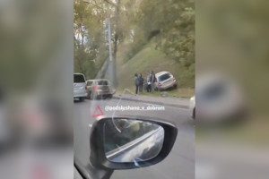 Очевидцы: на Ерофеевском спуске во Владимире столкнулись 4 авто