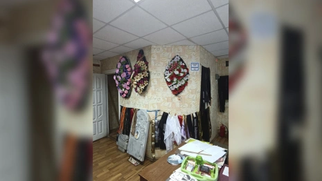 В Коврове запретили торговлю венками и гробами в двухэтажке