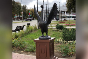 В Гусь-Хрустальном появился бронзовый Гусь Удачи