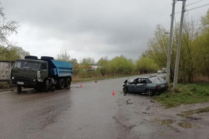 Во Владимирской области при лобовом столкновении с КамАЗом пострадали два человека
