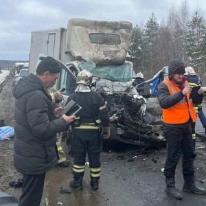 Во Владимире на Южном объезде фургон влетел под фуру