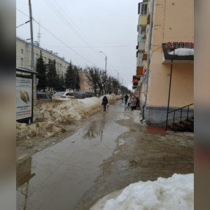 Во Владимире на площади Ленина разлилась огромная лужа