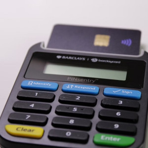 Во Владимире на банковский счет пенсионерки наложили взыскание