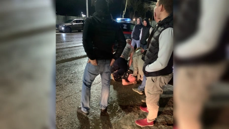 В Муроме неадекватный мужчина пытался задушить таксиста