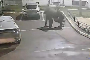 Появилось видео похищения бизнесмена во Владимире группой мужчин