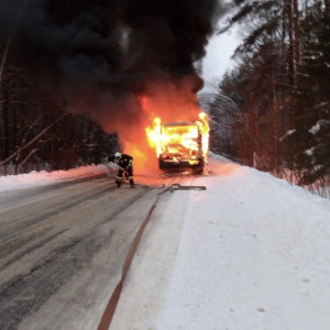 Появились фото загоревшегося во Владимирской области пассажирского автобуса