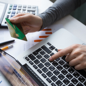 Вымогатели во Владимире потребовали заплатить за оскорбление девушки